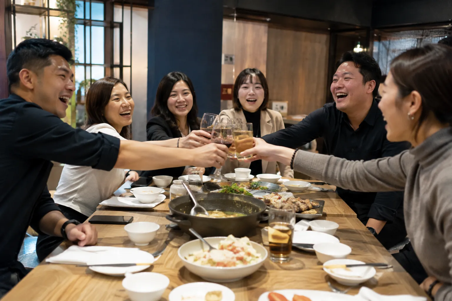 業務團隊討論通路管理成果